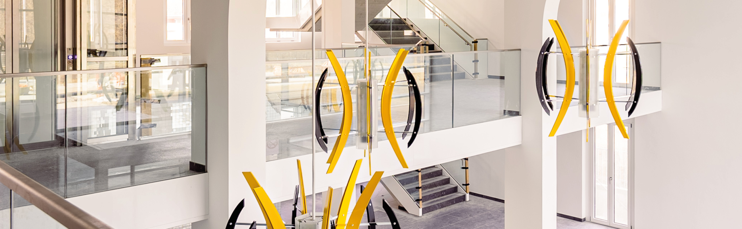 Schleehofstraße Slidergrafik Lampen im Foyer